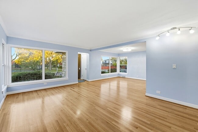 Building Photo - 4656 N Narragansett Ave