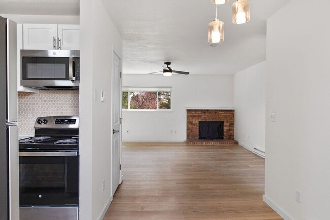 Building Photo - Students Welcome! Updated 2 Bedroom 1 Bath near Foothills Mall