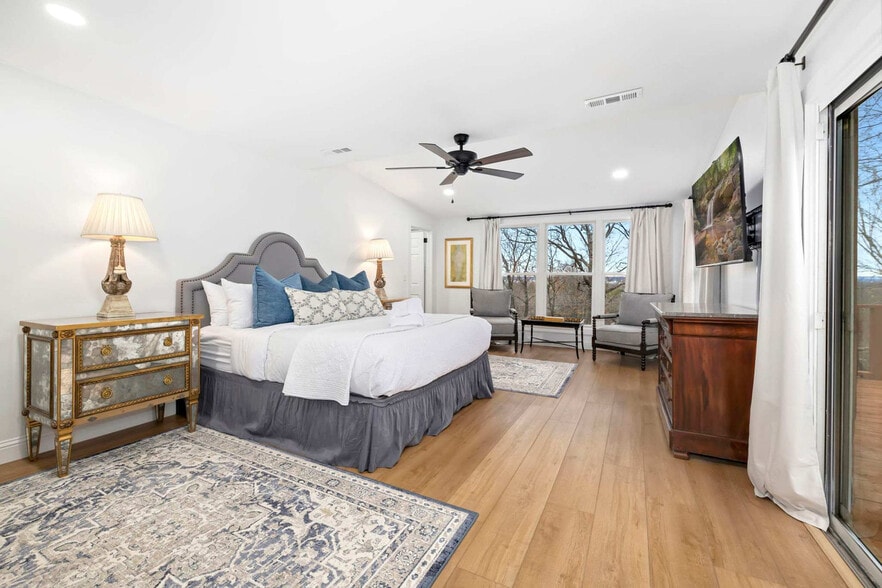 Building Photo - 1158 N Sunset Dr