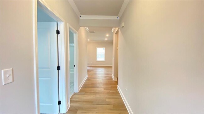 Building Photo - 4591 Silver Oak Dr SW