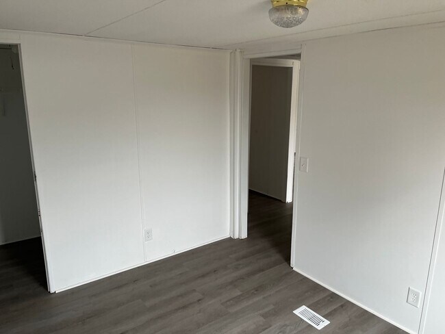 Building Photo - 632 British Rd