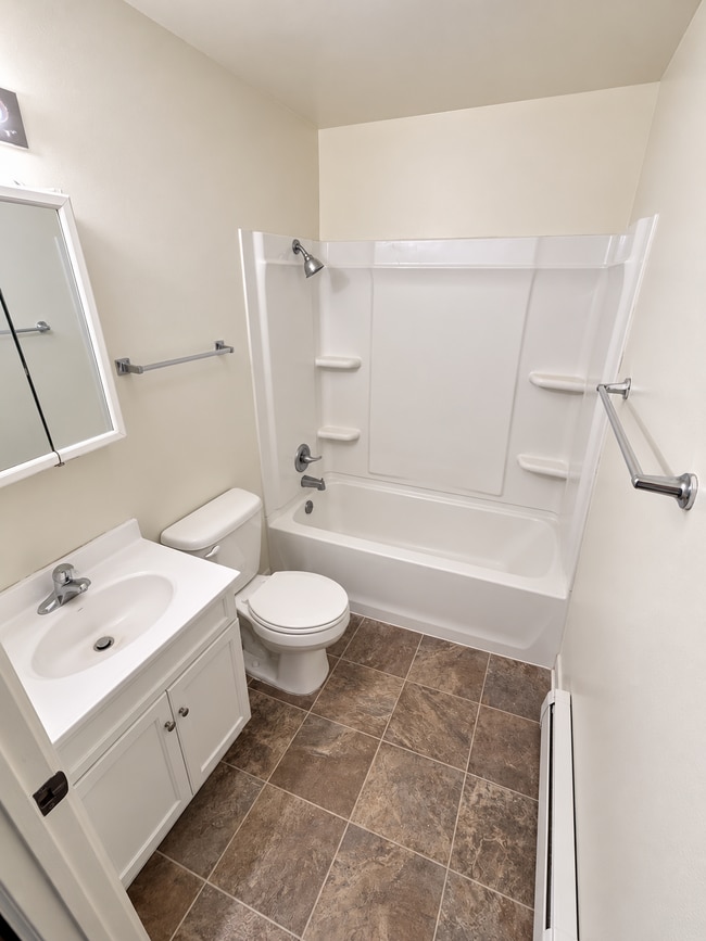 Building Photo - Affordable 2 bedroom apartment available now.