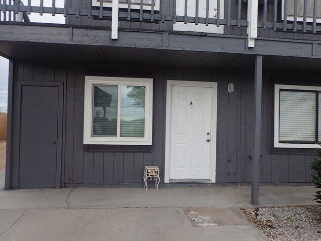 Building Photo - 325 S Norma St