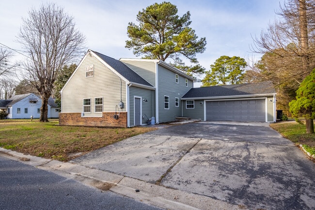 Building Photo - 1201 Tuscola Ave