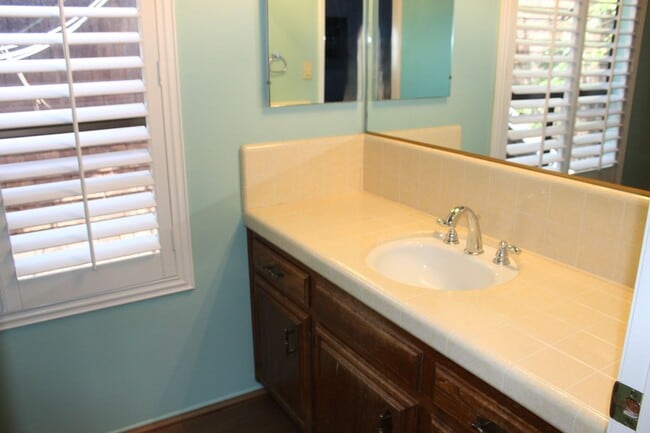 Building Photo - Unique Bakersfield Home for Rent Bakersfiled Country Club