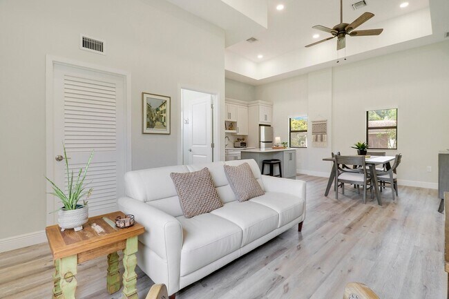 Building Photo - 10735 Lantana Rd