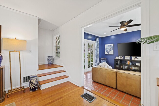 Building Photo - 325 Greymon Dr