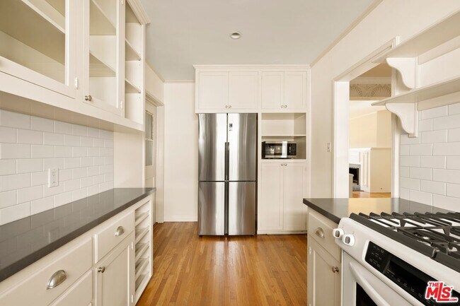 Building Photo - 1344 N Crescent Heights Blvd