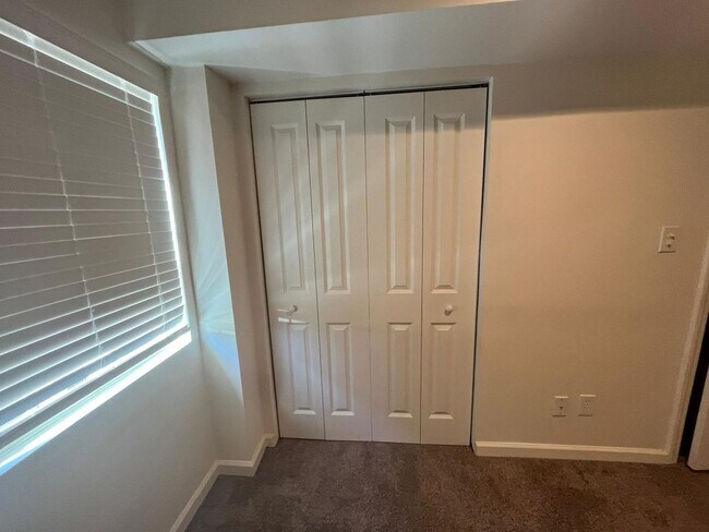 Building Photo - Modern 2-Bed, 1-Bath Oasis with Central Ai...