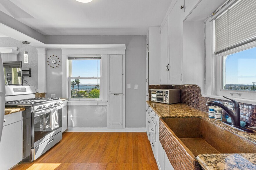 Building Photo - 2452 Union St