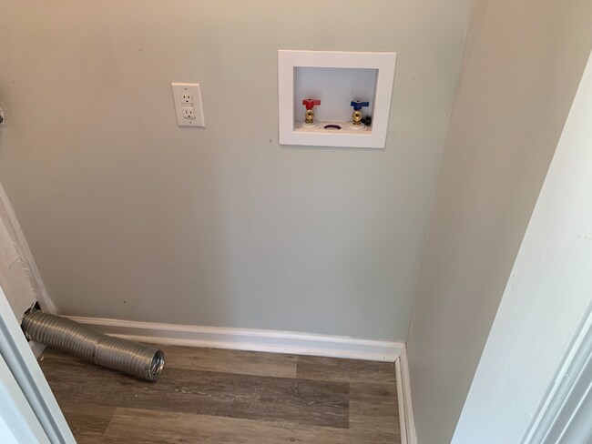 Building Photo - Coming soon!!!  1/2 off 1st full months re...