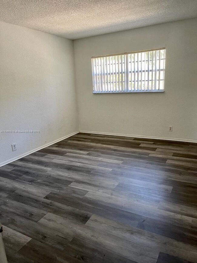 Building Photo - 4750 NW 9th Dr