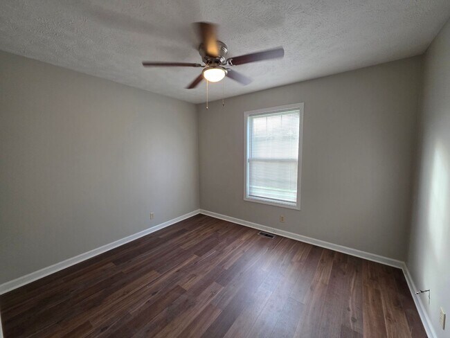 Building Photo - 1/2 OFF 1st Month's Rent!!
