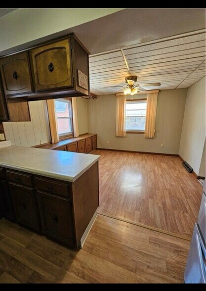 Building Photo - 915 Corbet St