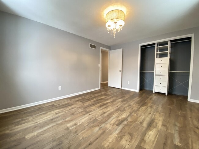 Building Photo - 1540 5th Ave SW