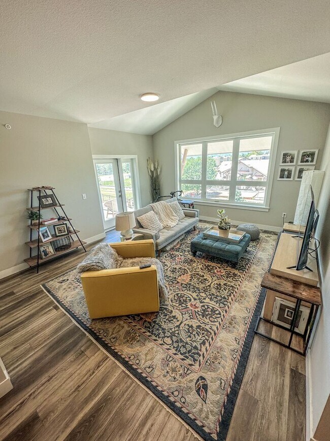 Building Photo - Beautiful "Like New" Large 2Bd 2Ba condo W/ amazing views of the flatirons!