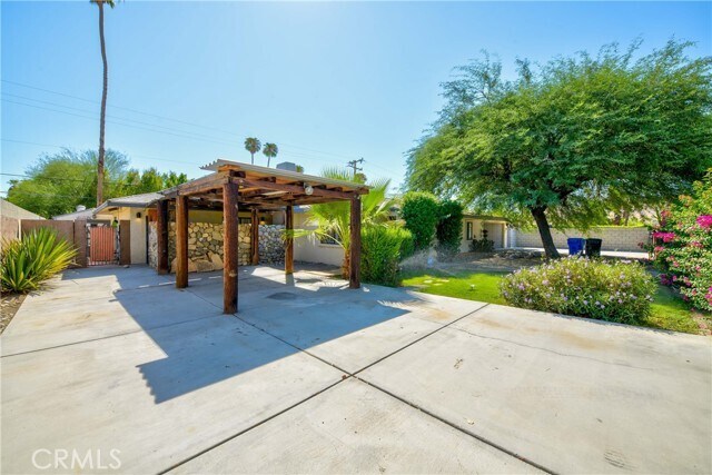 Building Photo - 642 S Mountain View Dr