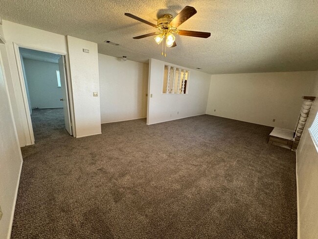 Building Photo - Victorville Home