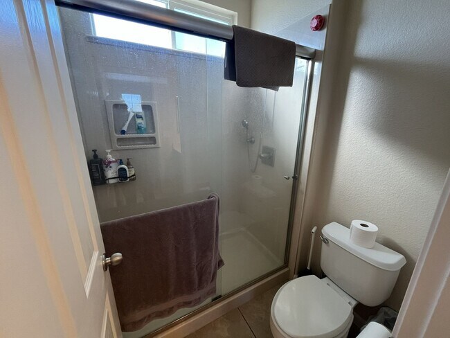 Building Photo - 4 Bedroom, 2.5 Bath - 3 Car Garage - Gorgeous!!!