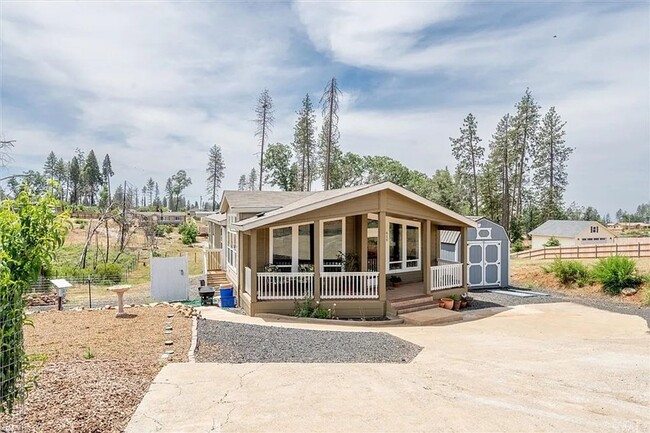 Building Photo - Beautiful and Modern Paradise Home!