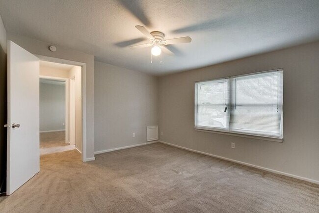 Building Photo - No Application Fee* Plus $250 Off First 2 ...