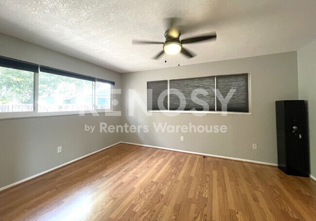 Building Photo - Largo - 4 Bed/2 Bath Single Family Home with Fenced Yard