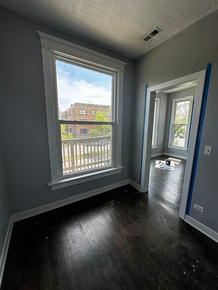 Building Photo - 2022 N Kedzie Ave