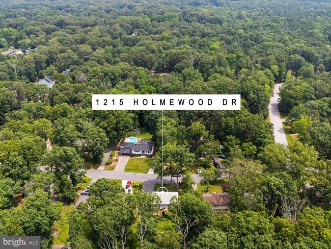 Building Photo - 1215 Holmewood Dr