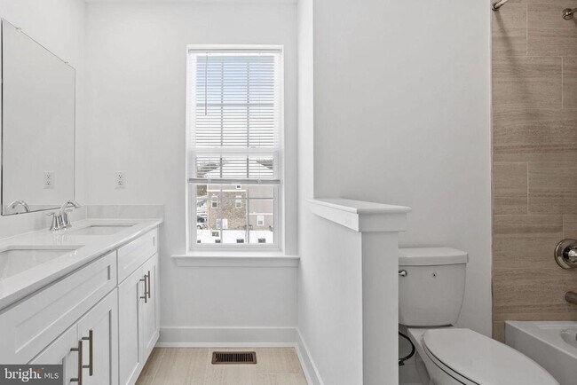 Building Photo - 137 ADA Hightower Ave