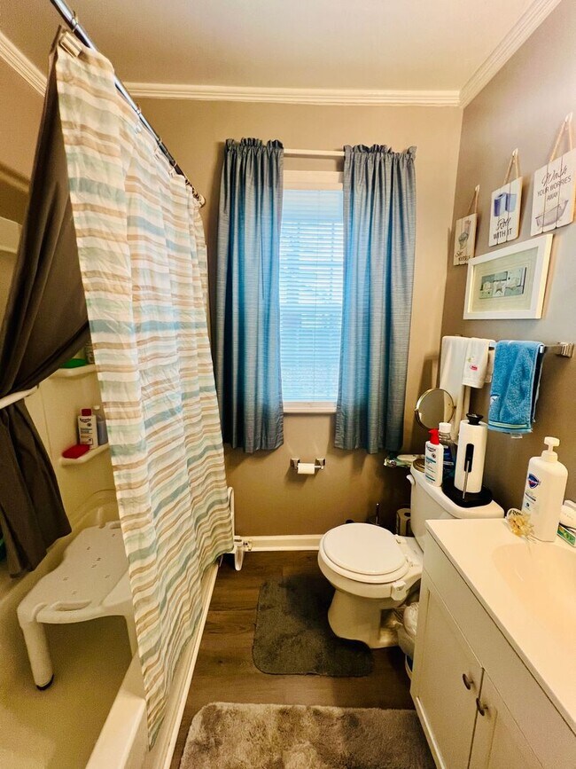 Building Photo - Renovated 3 bdrm/1.5 bath Home with Bonus Room and Dressing Room Located Near Hopkins Rd.