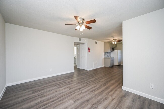 Building Photo - 1518 East Ave