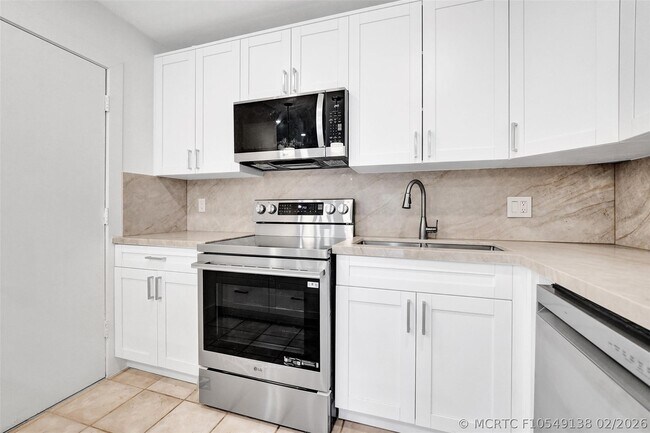 Building Photo - 4040 N Hills Dr