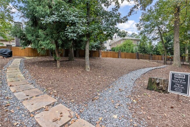 Building Photo - 3235 Roswell Rd NE