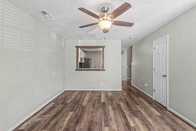 Building Photo - 103 Meadowbrook Ln