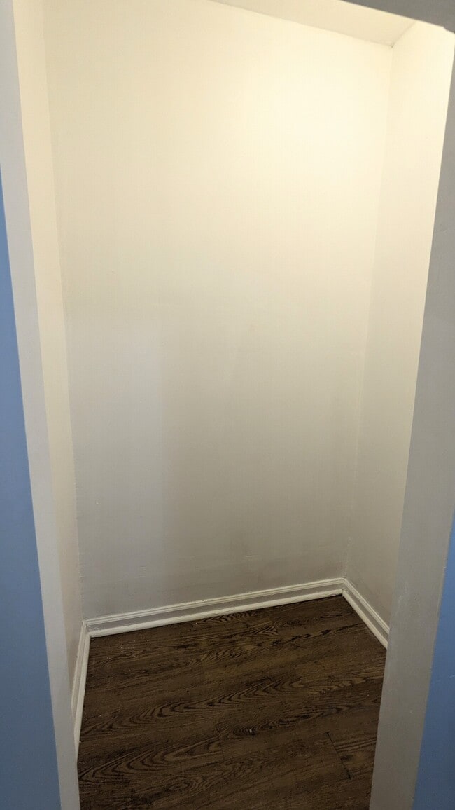 Building Photo - 395 Livingston Ave