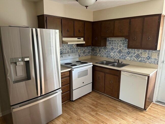 Building Photo - 415 Ridgewood Ln