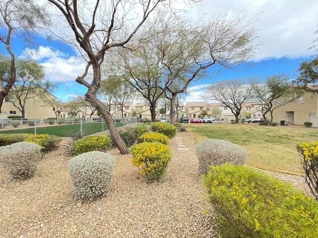 Building Photo - NEWLY UPDATED 4 BEDROOM HOME IN THE SOUTHWEST
