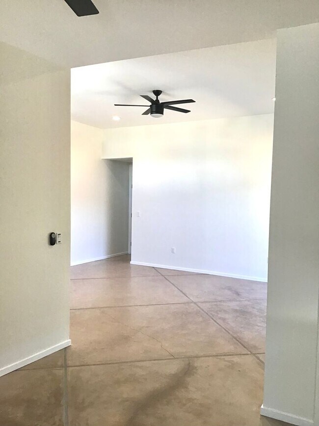Building Photo - Modern, beautiful 3Bdrm, 2ba unfurnished i...