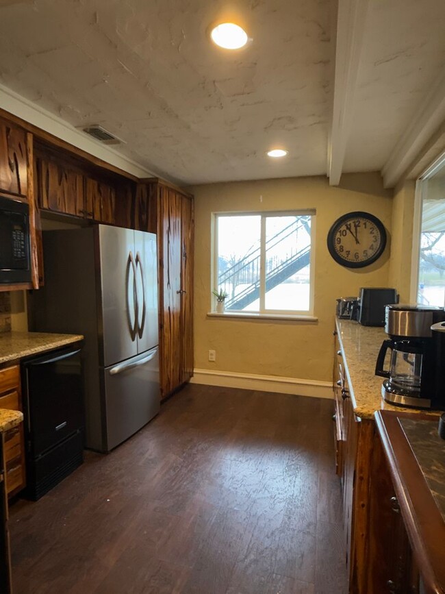 Building Photo - Gorgeous house ON THE BRAZOS RIVER