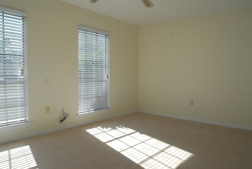Building Photo - 104 Big Sky Dr