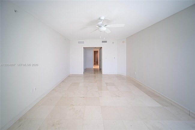 Building Photo - 20201 E Country Club Dr