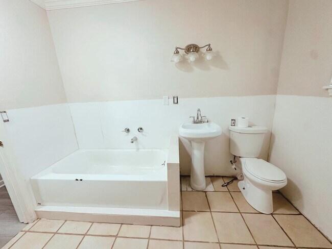 Building Photo - 29223 AR-84