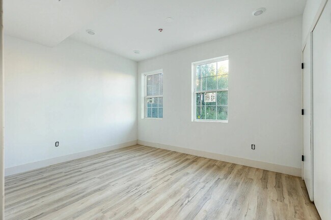 Building Photo - 809 Diamond St
