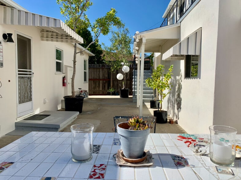 Shared courtyard in the back - 2401 Oak St