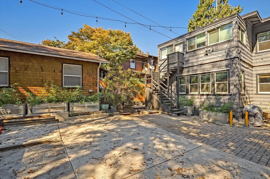 Building Photo - 27 Westall Ave