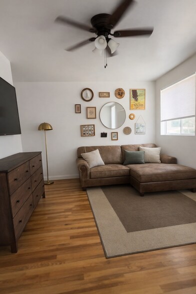 Building Photo - 915 S 900 E