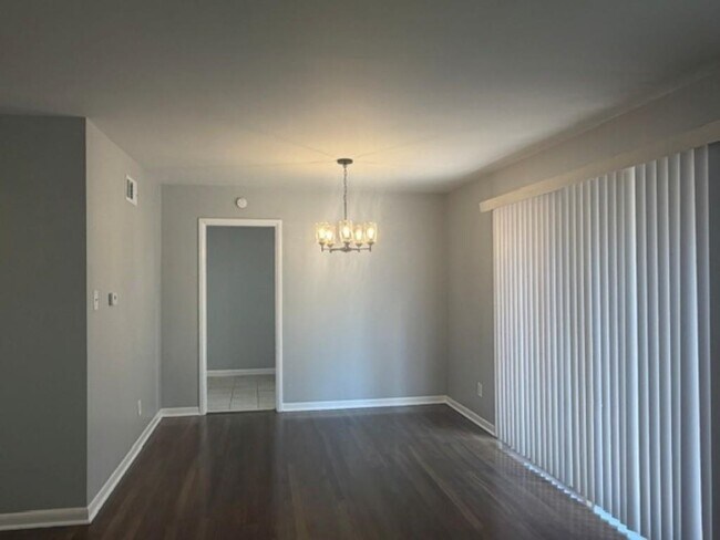 Building Photo - 284 N Yates Rd
