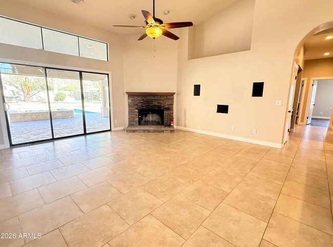 Building Photo - 902 W Sherri Dr