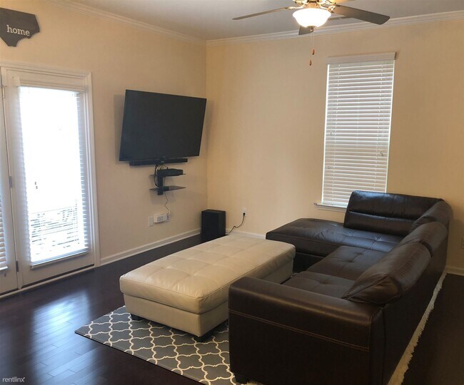 Building Photo - 3 br, 2.5 bath Townhome - 108 Bella Place