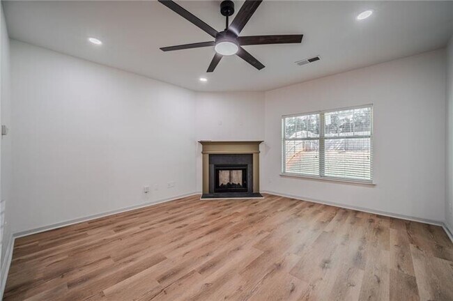 Building Photo - 796 Grenier Terrace NE